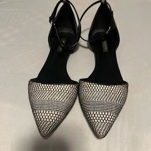 Lafayette 148 women’s size 8 sling back shoes.